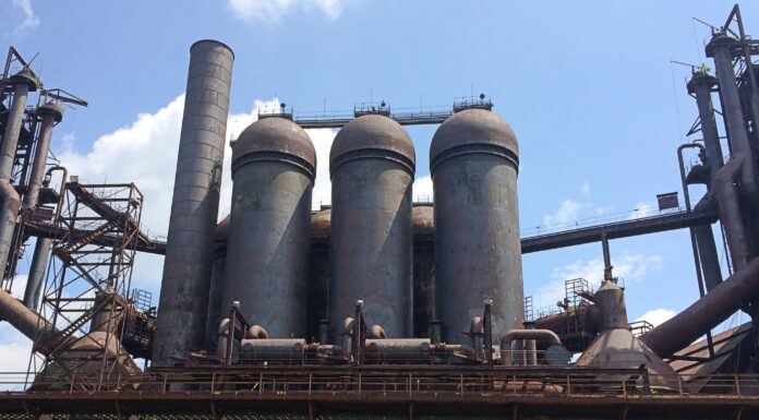 The Rivers of Steel Carrie Carpool Cinema in Pittsburgh Offers Quarantined Residents a Classic Drive-In Experience