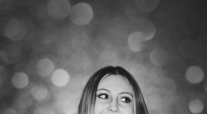 Molly Lovette, Taking The World By Storm