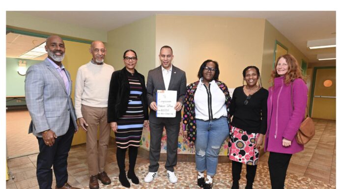 Congressman Hakeem Jeffries Offers Hope to Bed-Stuy Head Start Program in Light of Possible Government Shutdown