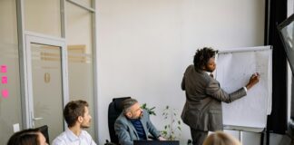 The Professional Edge: What Sets Leaders Apart Today in the Workplace